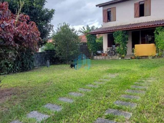 Casa em Amplo Pátio Localizada no Bairro Ambrósio, em Garopaba!