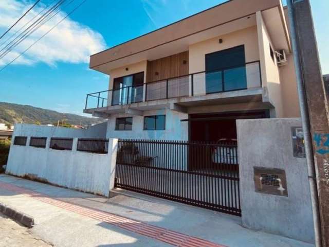 Casa Localizada no Loteamento Quinta dos Açores, Bairro Ambrósio, em Garopaba!