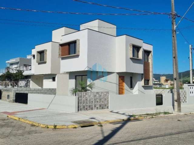 Bela Casa Nova Localizada no Loteamento Pedra Branca, em Garopaba!