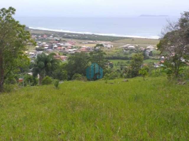 Amplo Terreno com Vista Permanente p/ Praia, Localizado a 1 km da Praia da Gamboa!