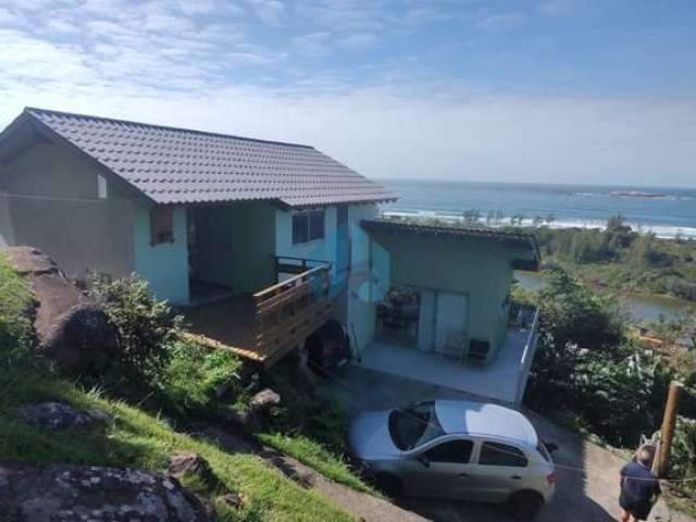 Bela Casa com Linda Vista p/ Mar, Lagoa e Dunas, Bairro Siriú, em Garopaba!