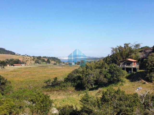 Ótimo Terreno Localizado na Praia do Rosa, em Imbituba.