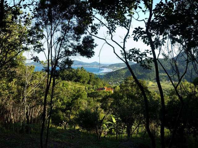 Amplo Terreno Localizado na Praia do Siriú, em Garopaba, com Linda Vista p/ Mar.