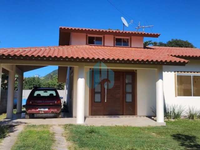 Bela Casa Localizada Próxima as Dunas do Siriú, em Garopaba!