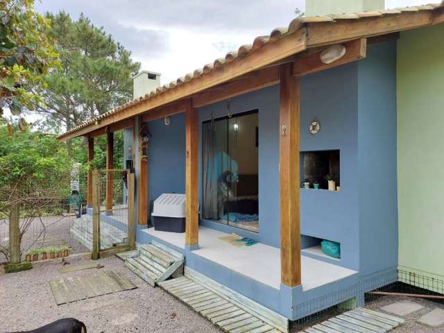 Duas Casas Localizadas na Praia da Ferrugem, em Garopaba, a 200 m do Mar e do Centrinho da Ferrugem!