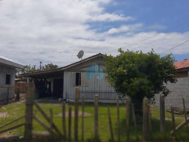 Casa Mista Localizada no Bairro Campo Duna, em Garopaba.