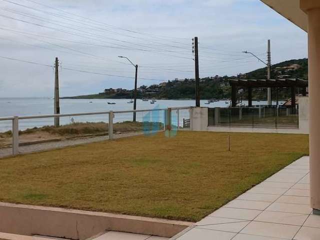 Linda Casa em Frente a Praia, a 30 m do Mar, Localizada no Centro de Garopaba!