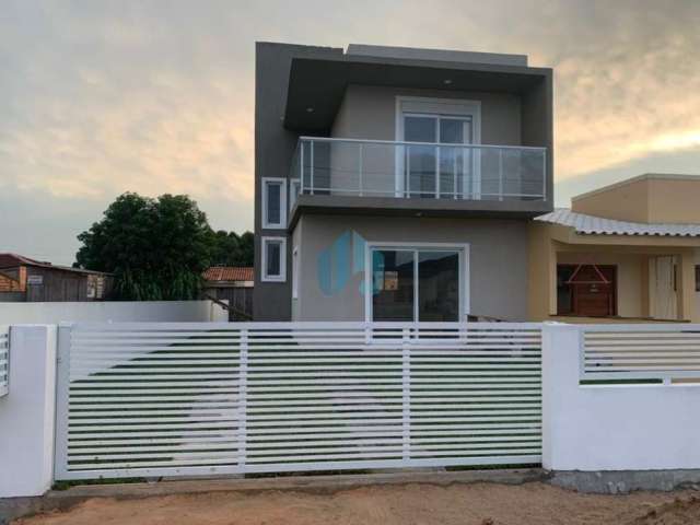 Bela Casa Localizada no Bairro Areias de Palhocinha, em Garopaba!