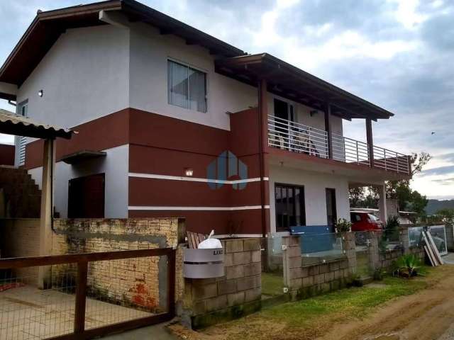 Dois Apartamentos em Alvenaria Localizados no Bairro Ambrósio, em Garopaba.