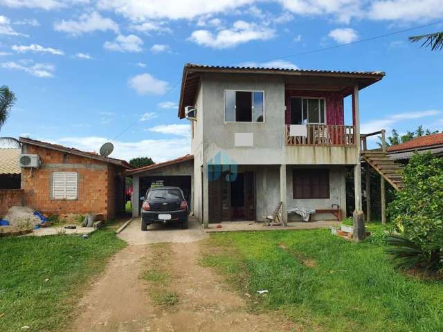 Sobrado Localizado no Bairro Encantada, em Garopaba, a Menos de 10 Minutos da Praia!