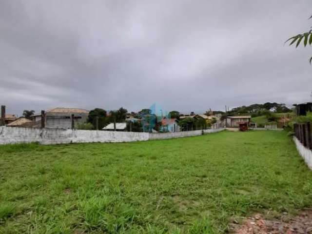 Amplo Terreno Localizado na Praia do Rosa, em Imbituba.