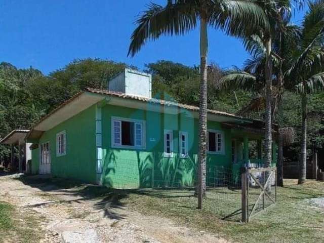 Casa Localizada no Bairro Costa de Macacu, em Garopaba.