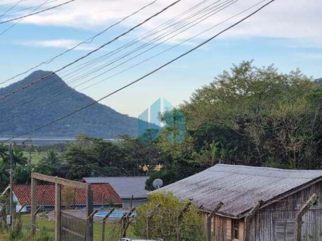 Sítio com Linda Vista p/ Lagoa do Siriú, Localizado no Bairro Macacu, em Garopaba!