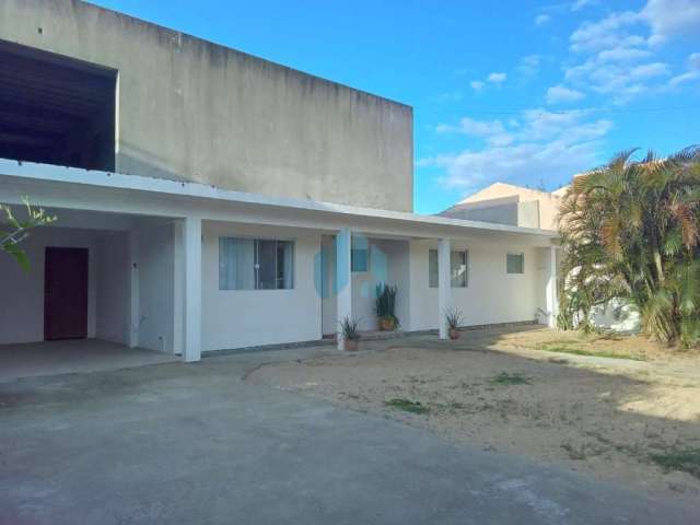 Casa ao Lado do Centro da Cidade, Localizada no Loteamento Pedra Branca, Areias de Palhocinha | Garopaba - SC