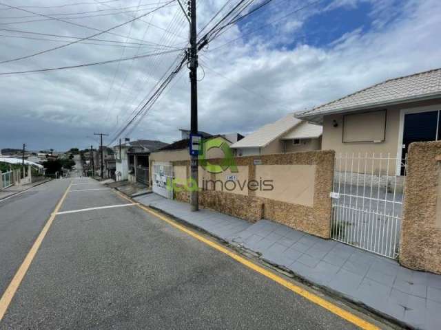 Casa de 3 quartos com uma suite no bairro Real Parque São José Sc