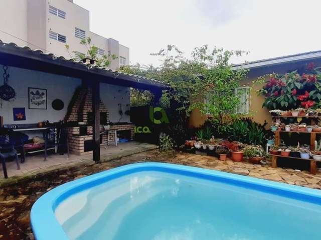 Casa  financiável com 4 dormitórios e piscina em são josé florianópolis