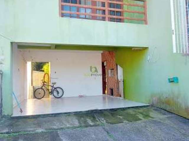 Casa para venda na Serraria em São José, com 03 quartos, 03 banheiros garagem.