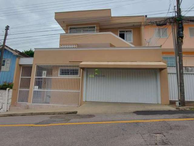 Casa para venda com 6 quartos em Florianópolis Estreito.