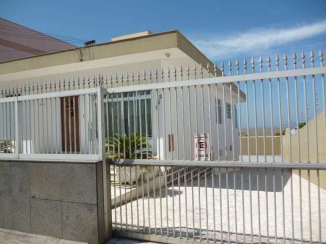 Casa a venda em barreiros, casa a venda em florianópolis, casa com 3 quartos e 3 banheiros, 2 cozinhas.