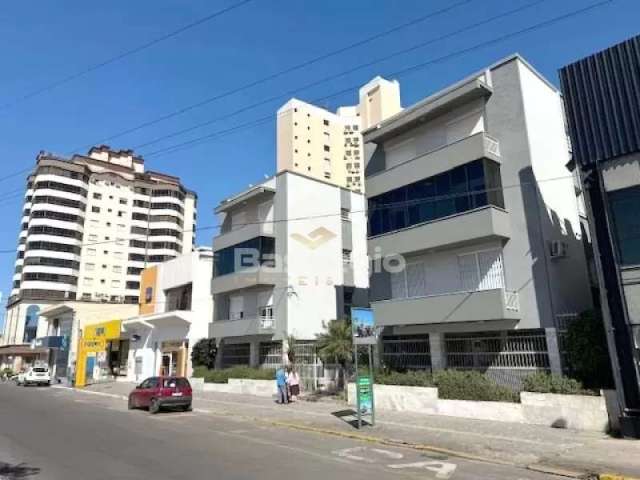 Apartamento de 02 dormitórios na principal Avenida do Centro de Tramandaí