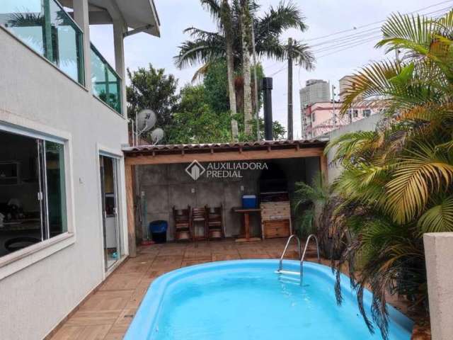 Casa com 3 quartos à venda na Rua Coqueiros, 670, Tabuleiro (Monte Alegre), Camboriú, 300 m2 por R$ 1.800.000