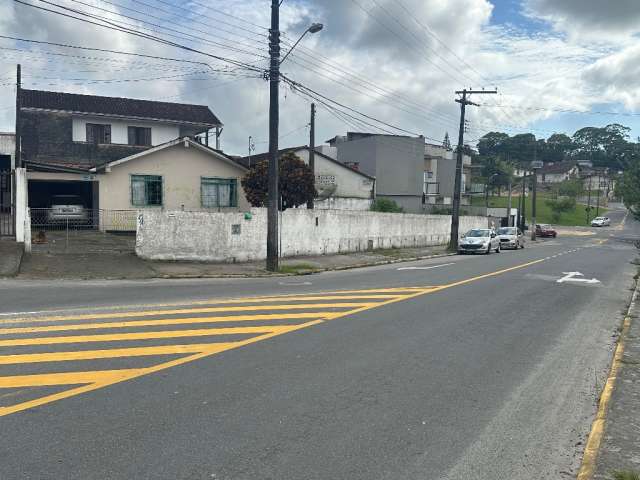 Ótimo terreno com casa averbada no bairro Adhemar Garcia