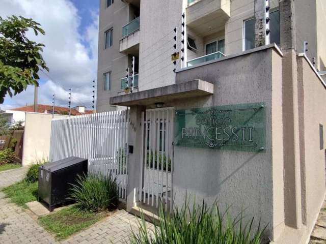 Apartamento com elevador e vaga coberta a venda em São José dos Pinhais, possui ainda 3 quartos e e