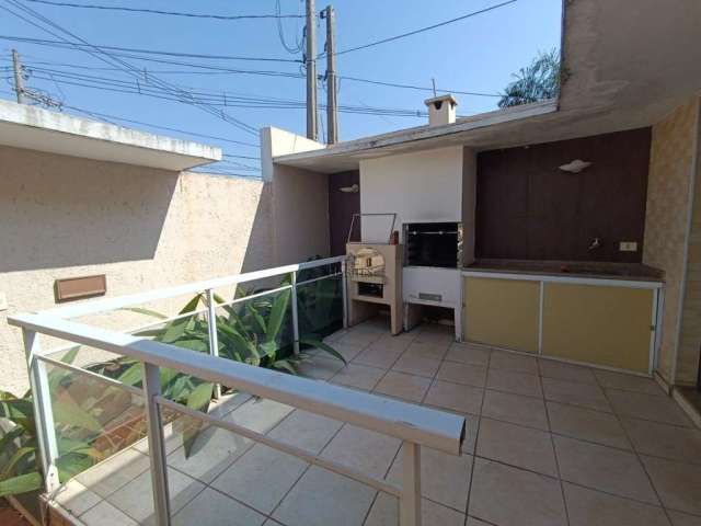 Casa com 3 quartos para alugar no Jardim Ypê, Botucatu  por R$ 2.500