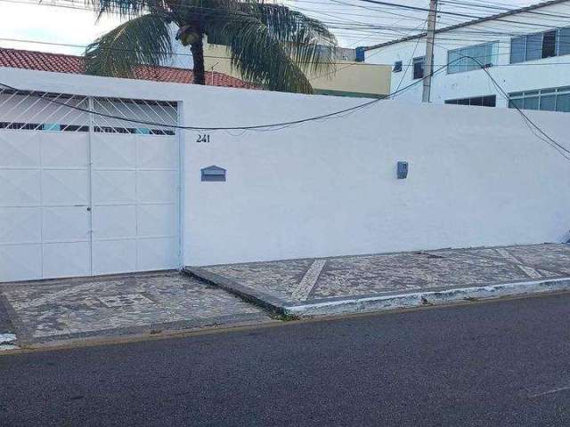 Casa à venda em rua pública, 200m², 7 quartos, 4 banheiros, 8 vagas, ATALAIA, Aracaju, SE