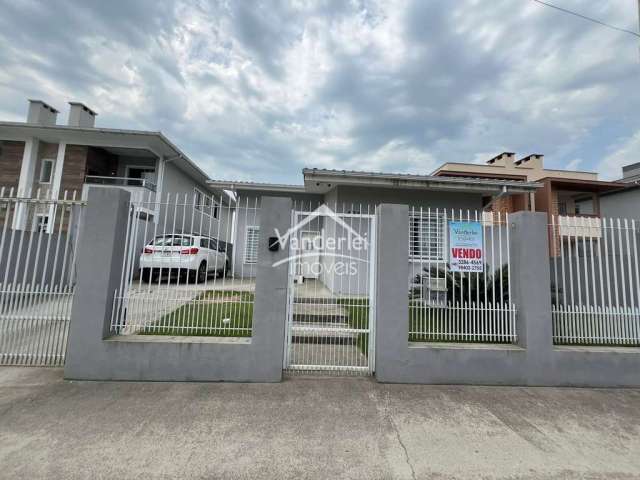 Casa com 107,50m com 03 quartos, sendo 01 suíte no bairro Aririu em Palhoça - SC