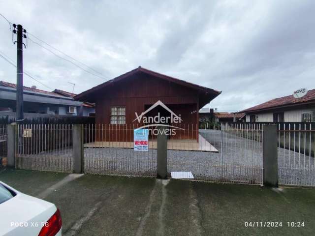 Casa Mista  com 02 quartos,  no bairro Barra do Aririu em Palhoça - SC