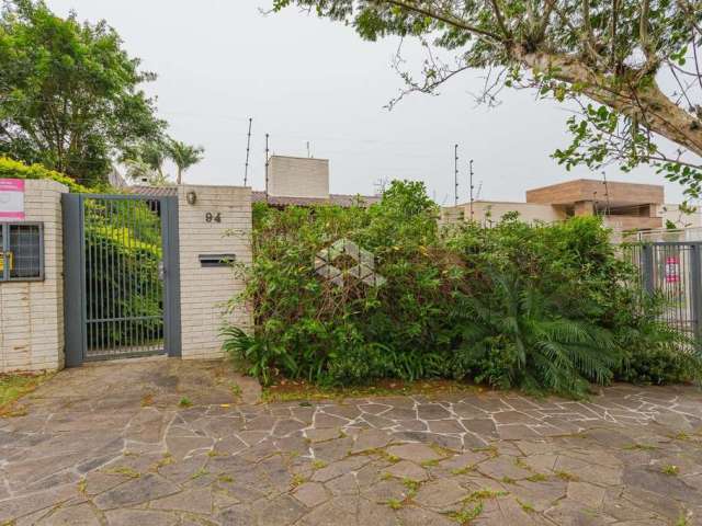 Casa com 4 quartos à venda na Rua João Bastian, 94, Três Figueiras, Porto Alegre por R$ 1.990.000