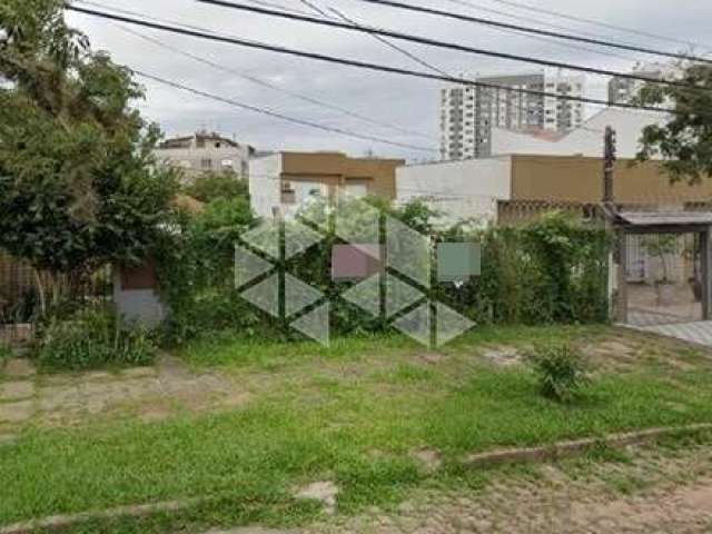 Terreno à venda na Rua Martin Luther King, 105, São Sebastião, Porto Alegre por R$ 400.000