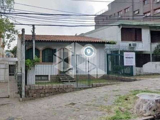 Casa com 3 quartos à venda na Rua Eça de Queiroz, 999, Petrópolis, Porto Alegre por R$ 1.180.000