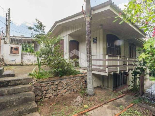 Casa com 5 quartos à venda na Rua Doutor Eduardo Chartier, 799, Passo da Areia, Porto Alegre por R$ 1.345.000