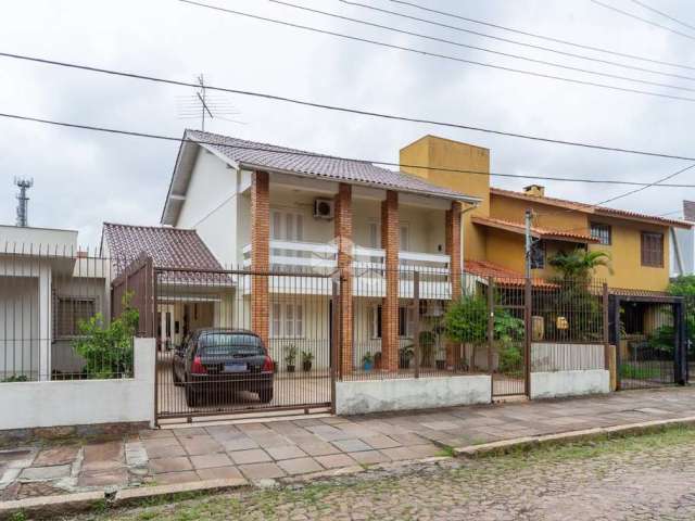 Casa com 3 quartos à venda na Rua Guaracapa, 46, Santa Maria Goretti, Porto Alegre por R$ 850.000