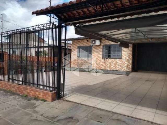 Casa com 4 quartos à venda na Avenida Vinte e Um de Abril, 1098, Sarandi, Porto Alegre por R$ 350.000