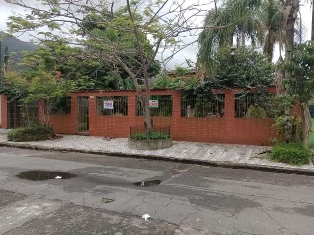 Casa c/04 dormitorios em lote de 482,30 mts - Solemar - Praia Grande