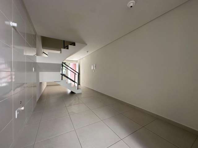 Alugo Ótimo Sobrado 02 Suites, Bairro: Velha Central