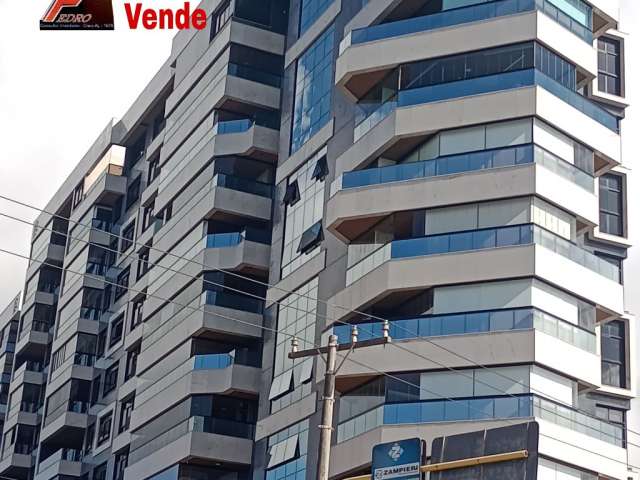 Beira mar, com 164m²,  3 Stes, sala ampla, 3 vgs, pisc.