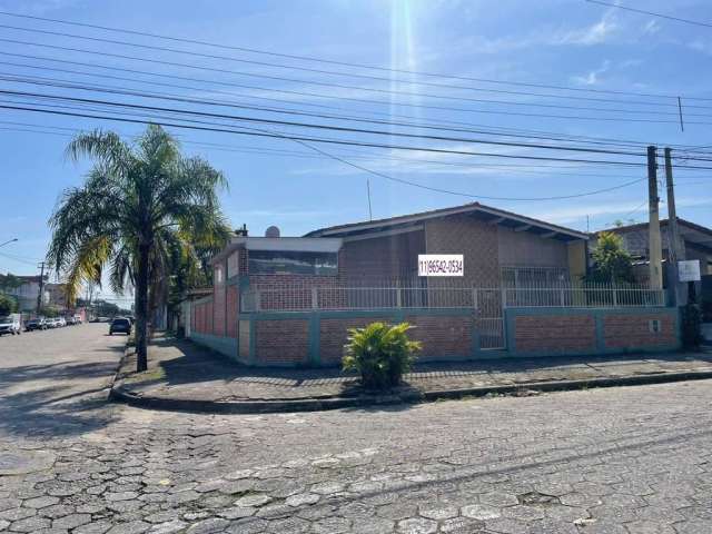 Casa Comercial para Locação em Itanhaém, Centro, 3 dormitórios, 1 suíte, 1 banheiro, 1 vaga