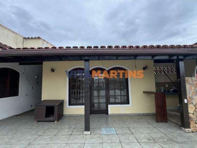 Casa com 3 dormitórios para alugar por R$ 2.3000/mês - São Cristóvão - Cabo Frio/RJ