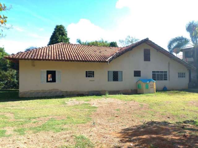 Ótima chácara com 02 casas, 07 dormitórios,  área de 10.000 m² em Paraibuna