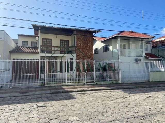 Casa à venda no bairro Canto - Florianópolis/SC