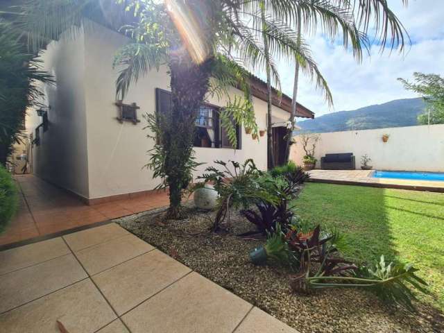 Casa para Venda em Atibaia, Vila Petrópolis, 3 dormitórios, 1 suíte, 3 banheiros, 2 vagas