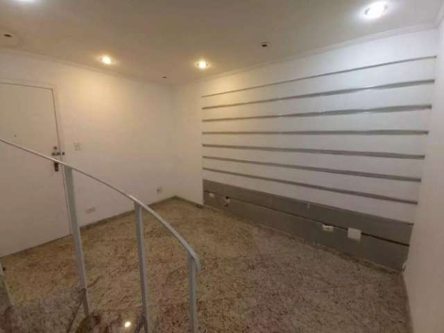 Apartamento duplex com prédio em frente a praia