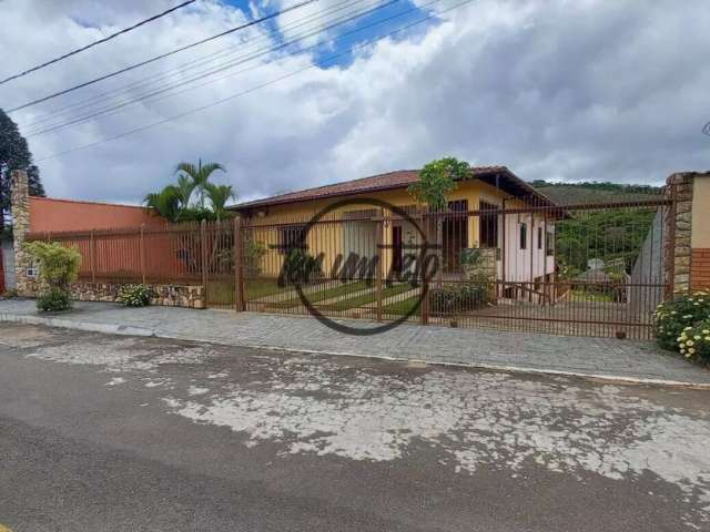 Linda casa em condomínio fechado!!