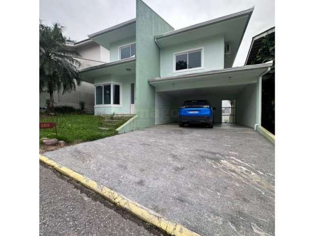 Casa para Locação Anual no bairro Ariribá em Balneário Camboriú, 4 quartos sendo 2 suítes, 4 vagas, Sem Mobília,