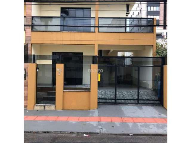 Casa para Venda no bairro Nações em Balneário Camboriú, 3 quartos sendo 3 suítes, 2 vagas, Semi-Mobiliado, 150 m² de área total,