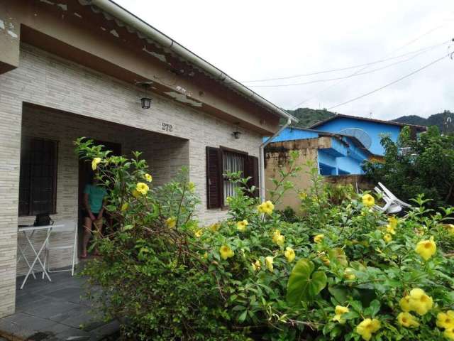 Charmosa Casa Térrea mobiliada com Edícula(sem mobília) no Bairro Rio de Ouro, Caraguatatuba380.000,00